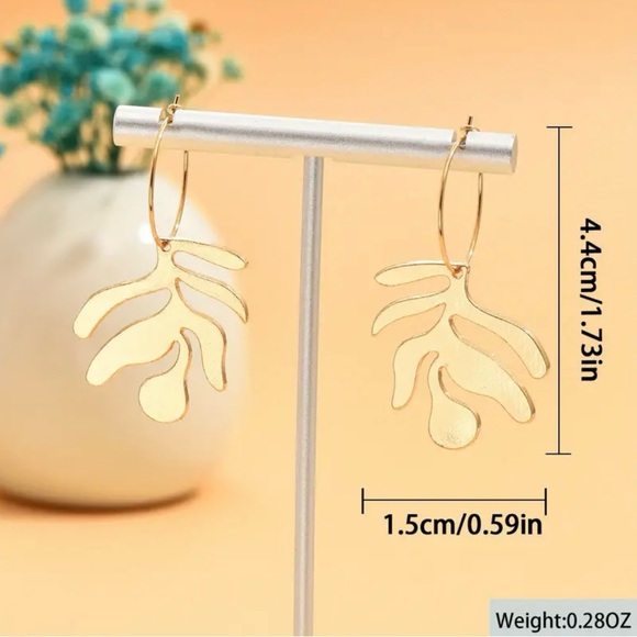 🎉GIFT with purchase of 2+ items🎉 New leaf pendant earrings - Picture 4 of 5